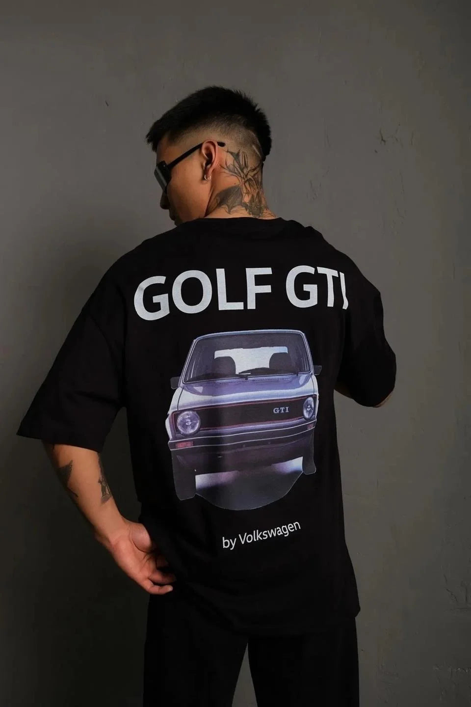 Erkek Oversize Baskılı Tişört – Golf GTI Retro Araba Desenli, Ön & Arka Dijital Baskı, Sokak Modası Stil - Siyah