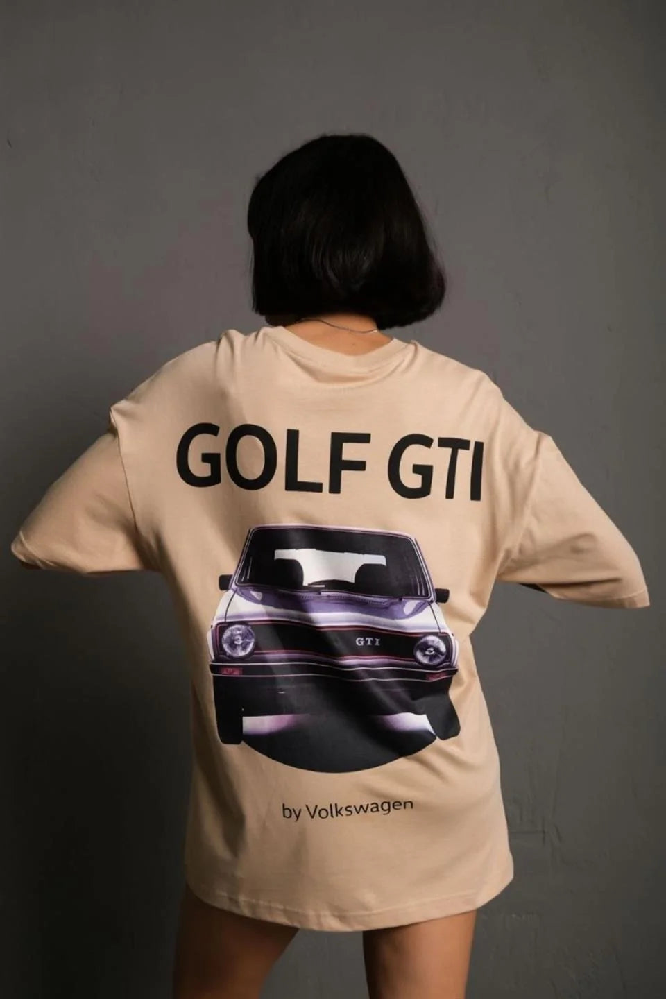 Kadın Oversize Baskılı Tişört – Golf GTI Retro Araba Desenli, Ön & Arka Dijital Baskı, Sokak Modası Stil - Bej